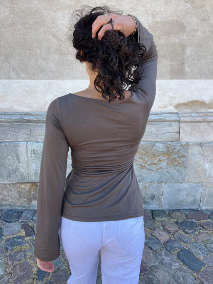 Ladies' blouse with a bow